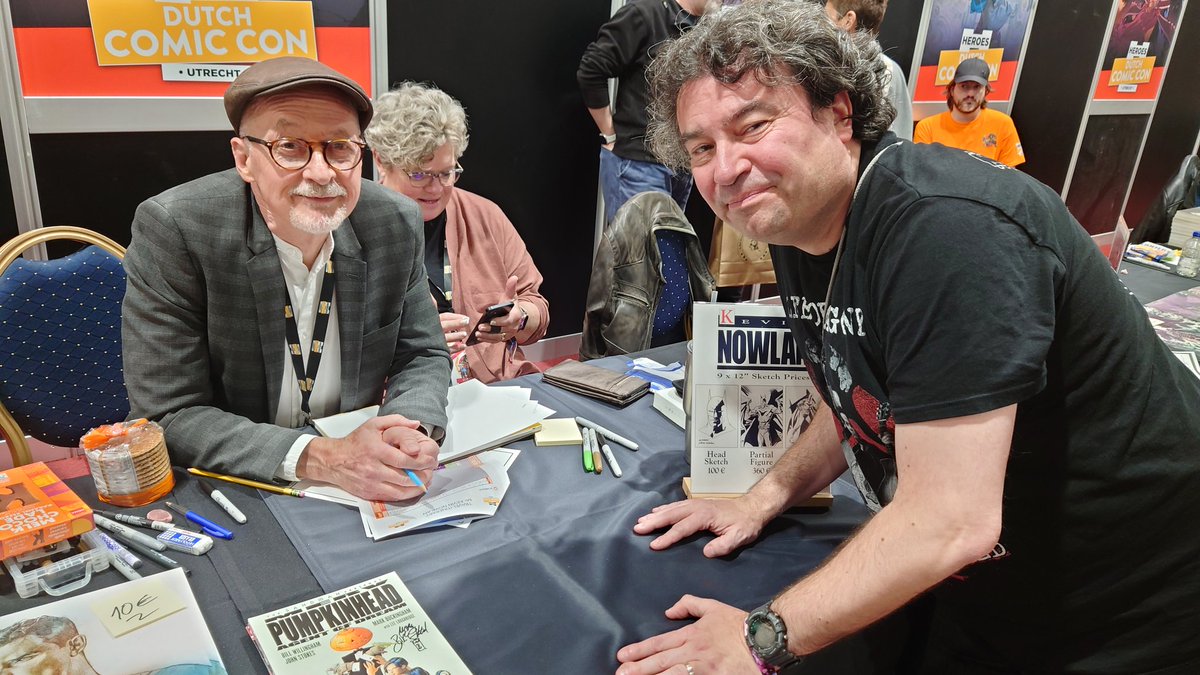 amelsvoort_theo's tweet image. Had a blast at @dutchcomiccon !
Had comics signed & met very nice artists @zoethorogood @KevinNowlan & lots more!
Bought some great comics & prints and a drawing by RB Silva 😊😊
On the downside I somehow misplaced the comics I had signed by miss Thorogood and lost them😐😔