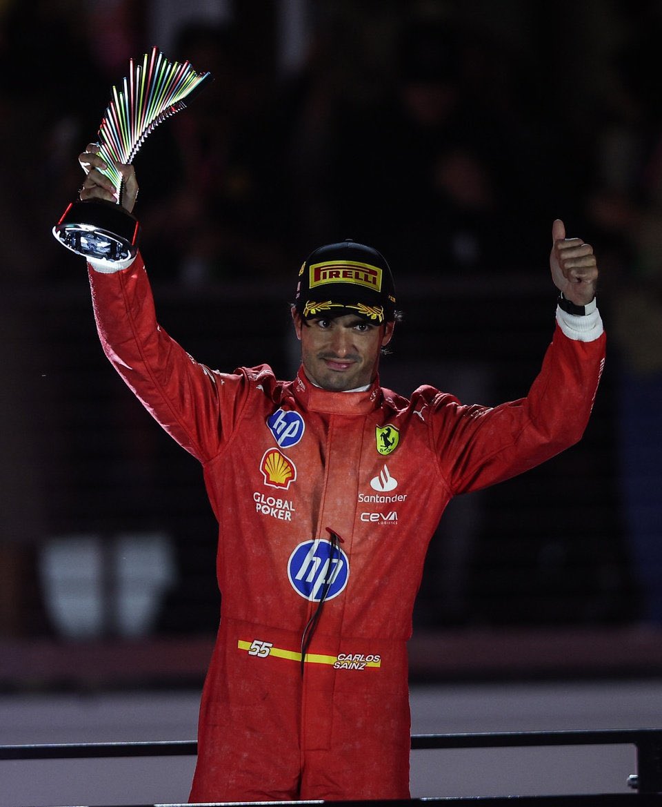 ElReyGuiri's tweet photo. 🚨 ¡Honor a Carlos Sainz, honor!

Carlos: “Hemos decidido no hablar [de esto] con los medios”

“Hablaremos con Charles de lo que ha pasado entre nosotros.”

“Nunca abro la radio y no hablo con los medios porque no es algo agradable y no es necesario”

📰 Motorsport https://t.co/uHBVGLXfUq