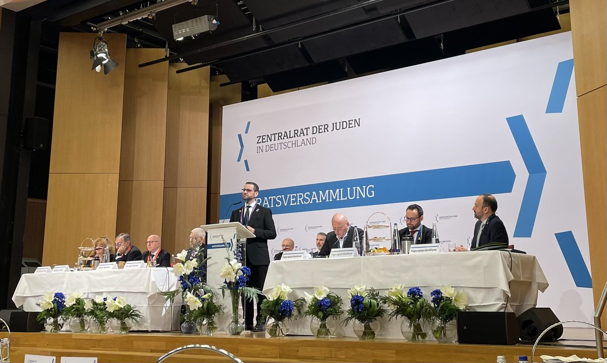 RabbinerB's tweet photo. Die Ratsversammlung des @ZentralratJuden in München wurde heute von Militärbundesrabbiner @RabbiZsolt mit der traurigen Nachricht von der Ermordung von Rabbiner Zvi Kogan in Abu Dhabi eröffnet, der der Familie Kogan sein Beileid und das der gesamten internationalen @Lubavitch -Familie aussprach.
