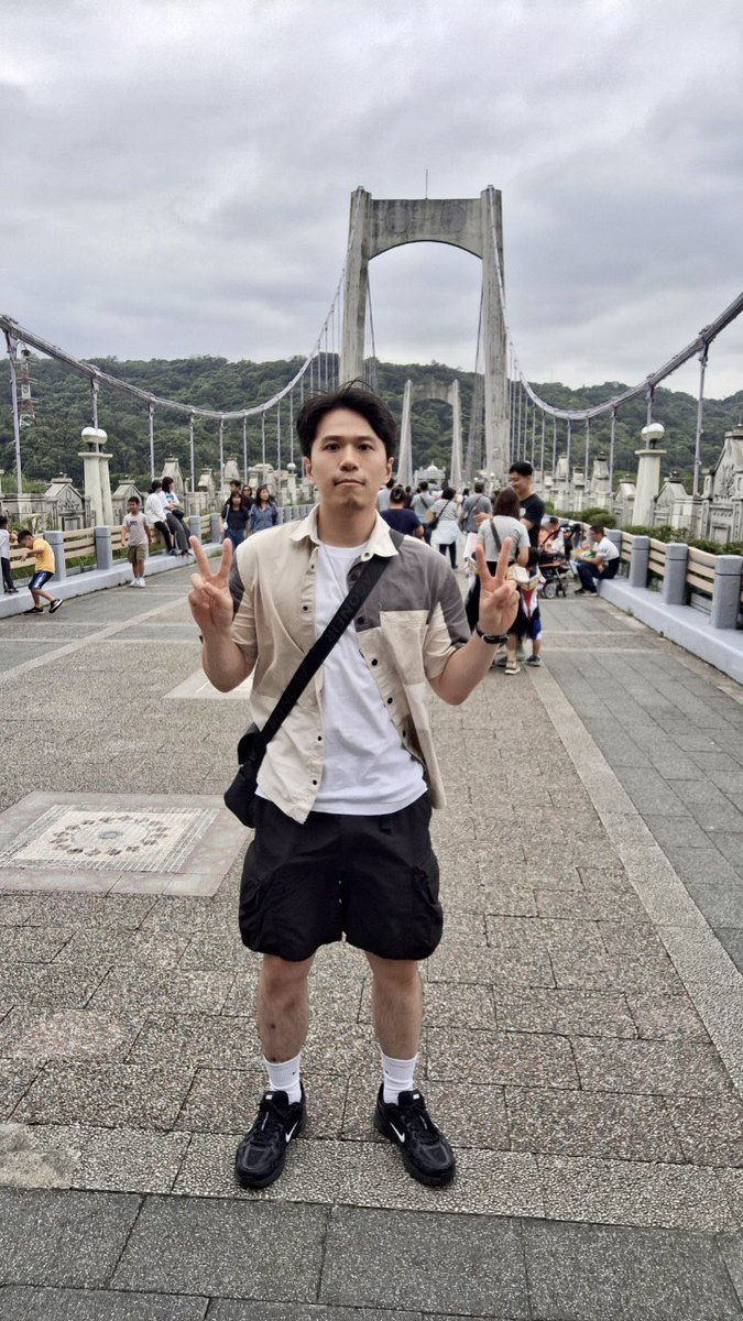 Chun27359220's tweet photo. 變冷了，不能這樣穿了
雖然冬天晚來不太正常
但我好喜歡前陣子的天氣，不太冷也不太熱 https://t.co/5zZNoXTW6Q