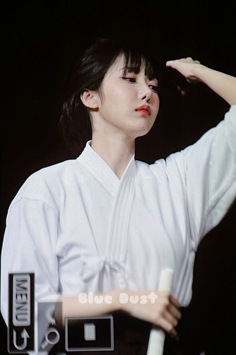 bluedust_sb's tweet photo. 241124 아 잘생겼다..

#VIVIZ #SINB #비비지 #신비 https://t.co/MCFNiDzKD3