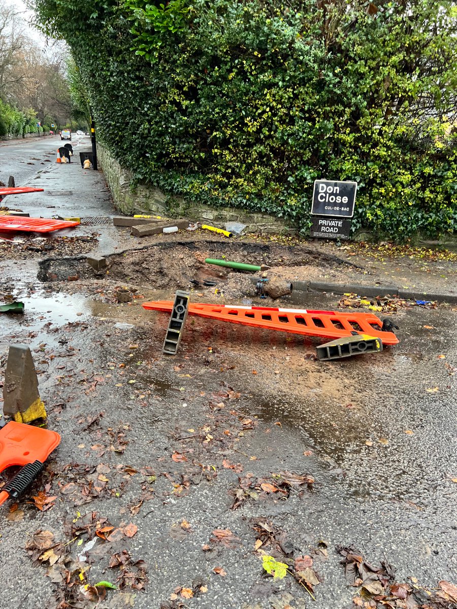 wq949966's tweet photo. @CadentGasLtd @cadentgashelp @cadentincident gasworks on road. Serious hazard for not only pedestrians but also cars turning. It’s a huge hole filled with water! https://t.co/2AmPqFFgIZ