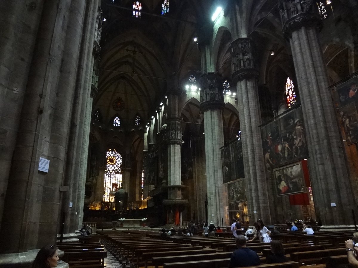AbakaFiliz's tweet photo. @CultureExploreX The interior of the Milan Duomo is very dark and gloomy. π΅βπ«
#Milan2012 https://t.co/UnIY8ofXck