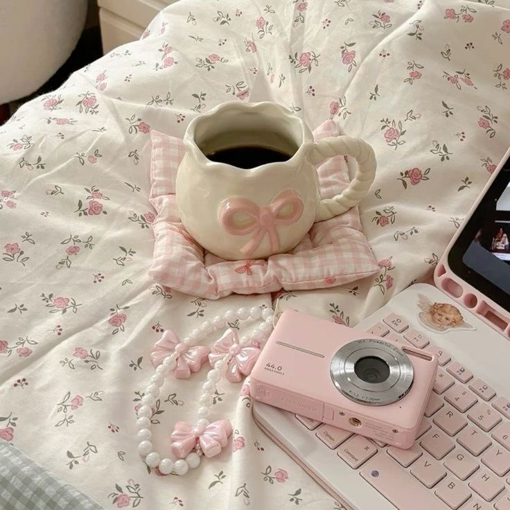 lf interactive moots~🐰💌

hi, i’m lori ! 

𐙚 a tired 3rd year nursing student👩🏻‍⚕️
𐙚 likes f1, coffee, matcha, beads, likes collecting anik-aniks🧸
𐙚 🇵🇭, 21, she/her 

𓂃 ⟡ let’s be moots .ᐟ 🎀

↺ / ♡ will be appreciated 

[#archivetwt #lifetwt #studytwt]