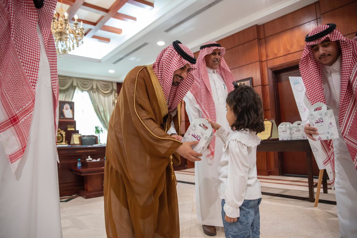 k_alrogi's tweet photo. تؤدي جمعية تيسير الزواج والرعاية الأسرية بـ #عنيزة #تألف 

أدواراً مجتمعية متعددة للحفاظ على الإستقرار الأسري وتهيئة بيئة أسرية صحيحة ومن ذلك تفعيلها لـ #اليوم_العالمي_للطفل الذي يوافق ٢٠ أكتوبر من كل عام عبر برامج منوعة أنطلقت بتدشين سعادة المحافظ وفعاليات ومسابقات وهدايا من خلال شراكة مجتمعية مقدرة مع #نادي_النجمة و مركز غابة الأحلام للترفيه.