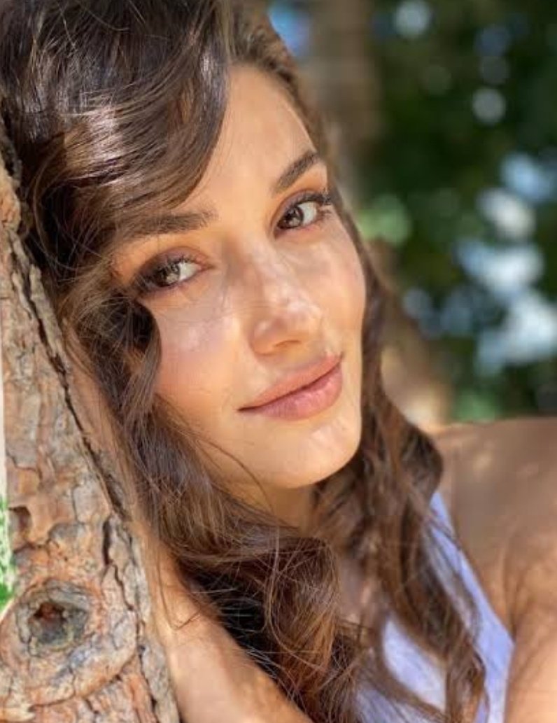 diziveefilmler's tweet photo. Benim biriciğim doğmuş bugün. Her şeye herkese rağmen, emin adımlarla, umutlarla, hayallerle nice yaşların olsun Handemiiyy 🤍 https://t.co/AhADOudxdi