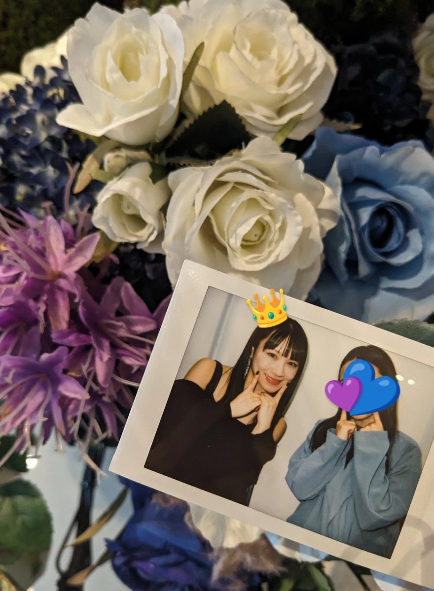 石田亜佑美ちゃんとのチェキ ❤︎
緊張が伝わって顔ガチガチなチェキ（笑）
あゆみんは鬼かわ💙💙
初めてトーク会であゆみんと話したけど
緊張で何話していいかわからなくて
記憶ないけど多分どうでもいいこと話してた
私にはやっぱり個別向いてないかも〜😶