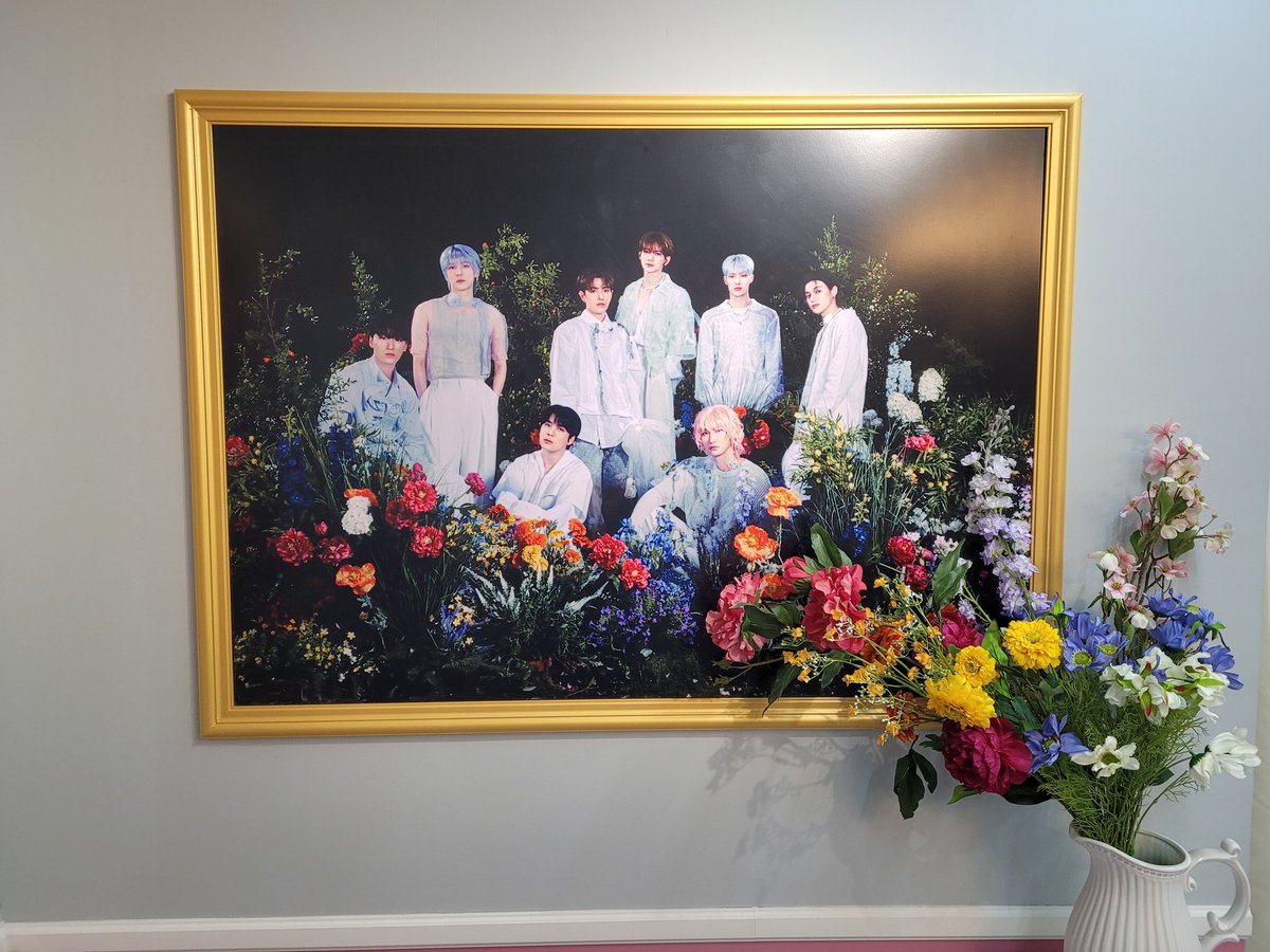 NicoleG5SOS's tweet photo. #ATEEZ #에이티즈 #GOLDENHOUR #GOLDENHOUR_PART2 #GOLDENHOUR_POPUP_STORE #GOLDENHOUR_PART2_POPUP_STORE #사운드웨이브 https://t.co/1C0Ahm1bFJ