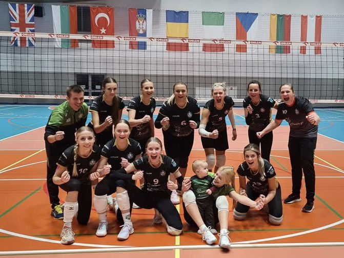 J_Szlachetka's tweet photo. Awans jest nasz! 🤍💚 Seniorki KS Dalin #Myślenice po emocjonującym meczu z LKS Czarnochowice zapewniły sobie awans do I Ligi Małopolskiej! Brawo dziewczyny! Brawo sekcja 😍
#RazemDlaMyślenic #dalintomy https://t.co/7Tmqxtemgj