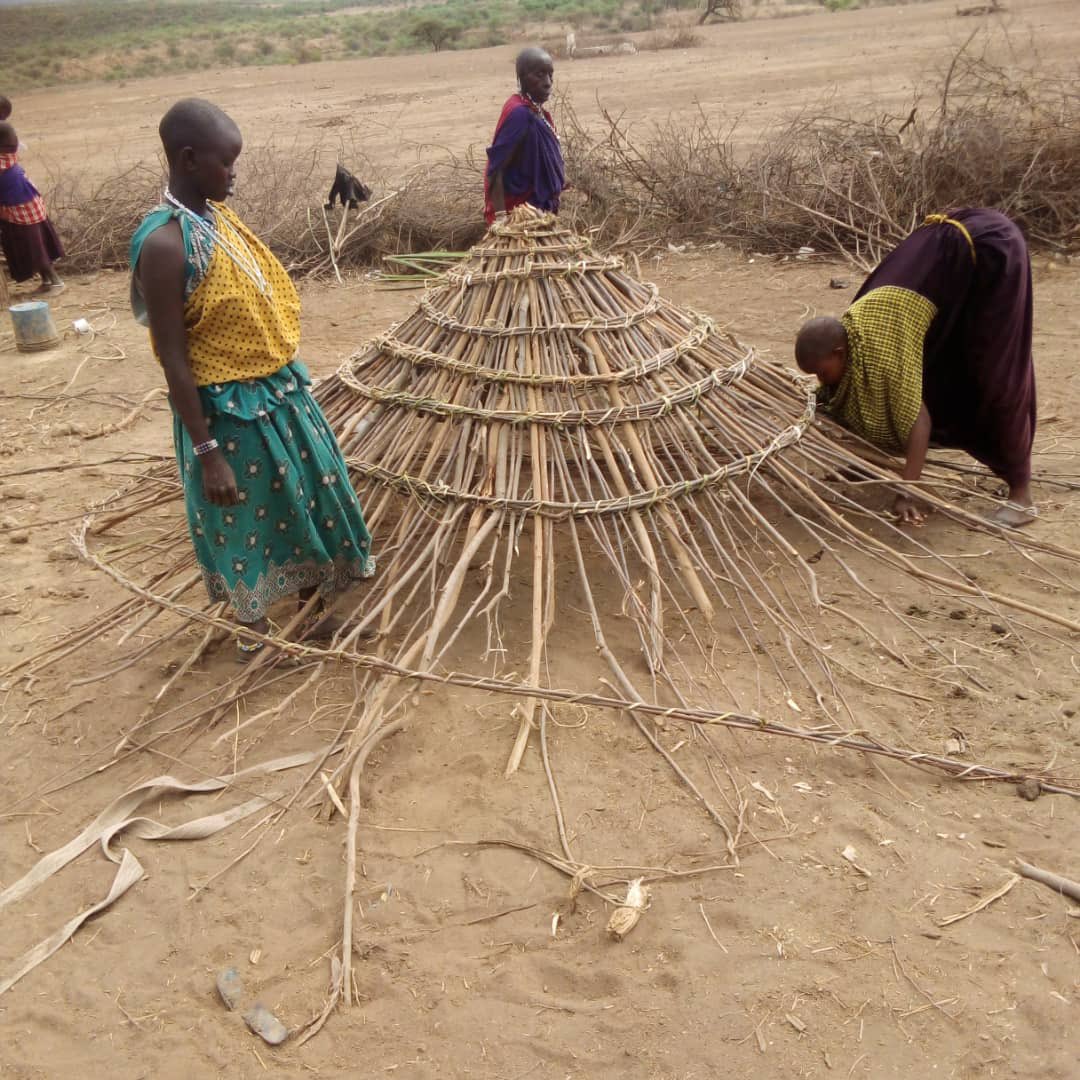 enjipai's tweet photo. Arquitectas masai 💜💜💜#mujeresmasai #powerwoman Si queréis ayudarlas, ya sabéis, nada mejor que un café de buena mañana en la taza morada de @ShareACoffeeFor #porellas #paraellas #cafesolidario #shareacoffee https://t.co/vN7QTlCIM0