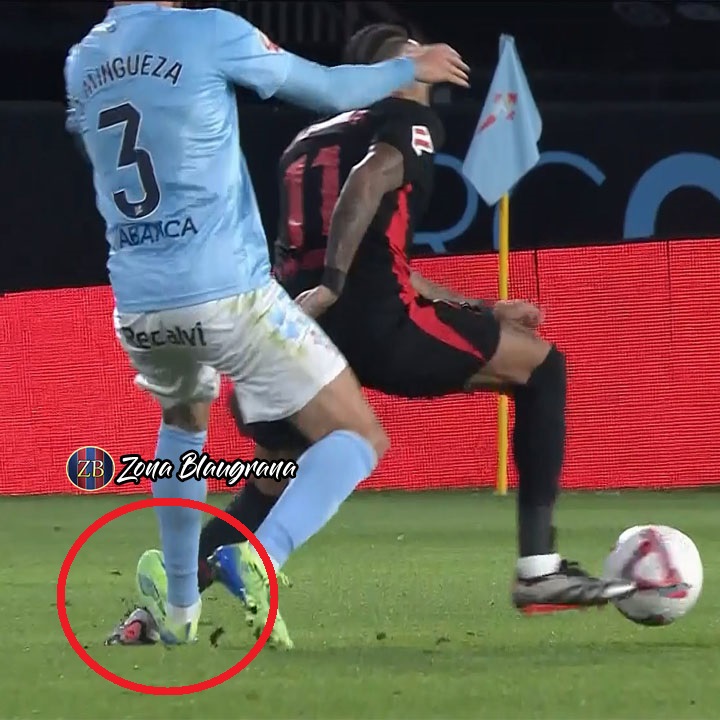 CuentaMister's tweet photo. @DAZN_ES @RCCelta 1) La amarilla a Gerard en el minuto 2 es una vergüenza 
2) Esta sería su 2ª falta que hace, y cuanto más la veo, menos veo que toque a Aspas
3) Quien sí tocó a Raphinha es Mingueza pisoteando su tobillo en acción de roja con VAR, que no fue ni amarilla, a Ferran en Girona roja https://t.co/ha8zDLS9tI