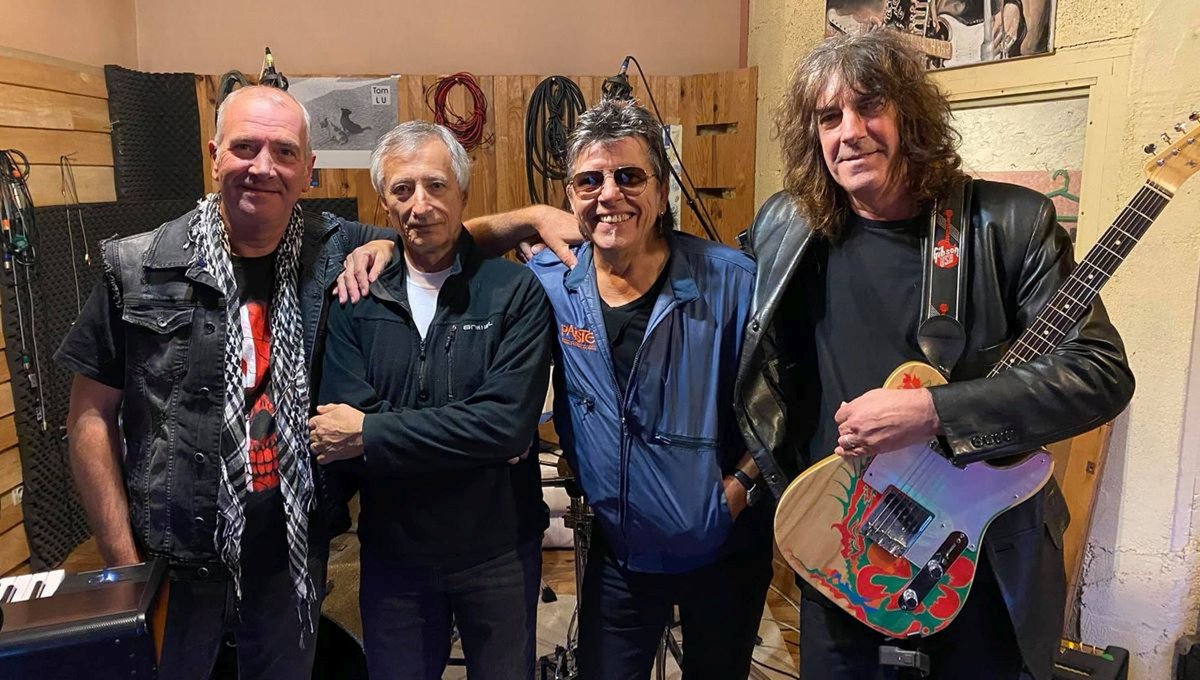 feenstrablues's tweet photo. GRACIAS
@jam_onlineradio
(Spain) for featuring Anglo-French band #lazarusheights #papillon in their blog https://t.co/Uh2S7SoQvQ 
listen live here: https://t.co/tsWbcGS9qi…
vid : https://t.co/qBUiIfoXgW… #dickgrisdale #jeffgautier #paulmouradian #simonpearson #feenstrablues https://t.co/XDPWzgAk7C