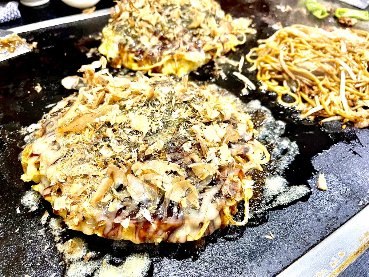 KRT_SG's tweet photo. 大阪に帰ってきたので #じゅじゅ へ

ここの豚モダンと焼きそばは食べない訳にはいかない😋

控えめに言ってサイコーです😆

#お好み焼き
#モダン焼き
#焼きそば
#大阪
#平野 https://t.co/slk350aZ2O