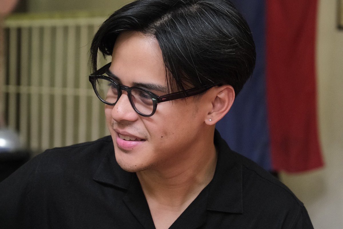 Sparkle_GMA's tweet photo. It’s time to give back 🎁

Khalil Ramos hosted a heartwarming charity event and fan meet today. Swipe to see the highlights. ✨

#KhalilRamos https://t.co/cheTymgeQw