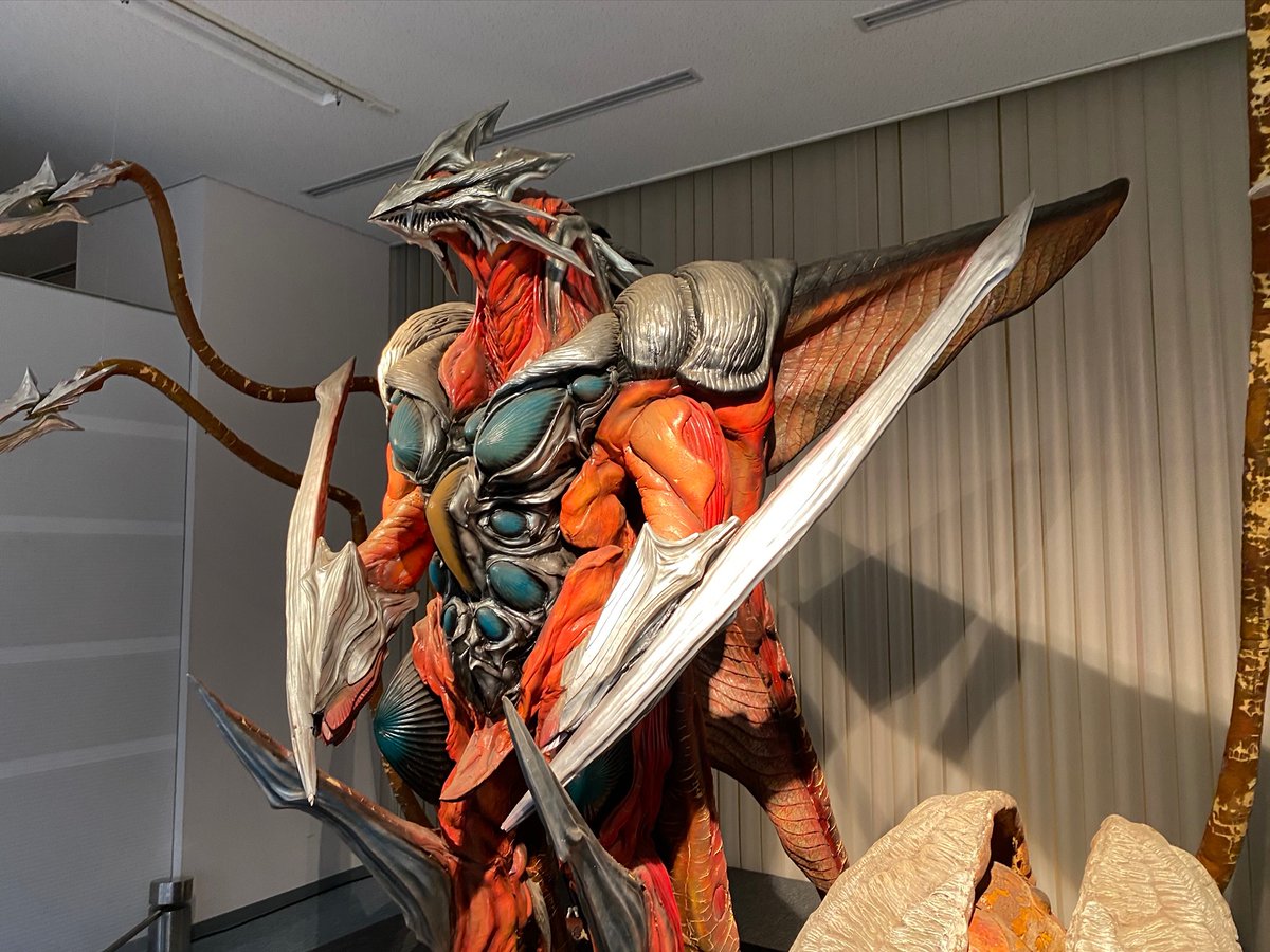 AM21258593's tweet image. ガメラ3邪神覚醒、実はスーツがムキムキマッチョのイリスを見事に痩せ型の怪獣に見せている（カメラワークやCGを駆使して見事に観客を騙し切った）のが本当に凄い

 #ガメラ3