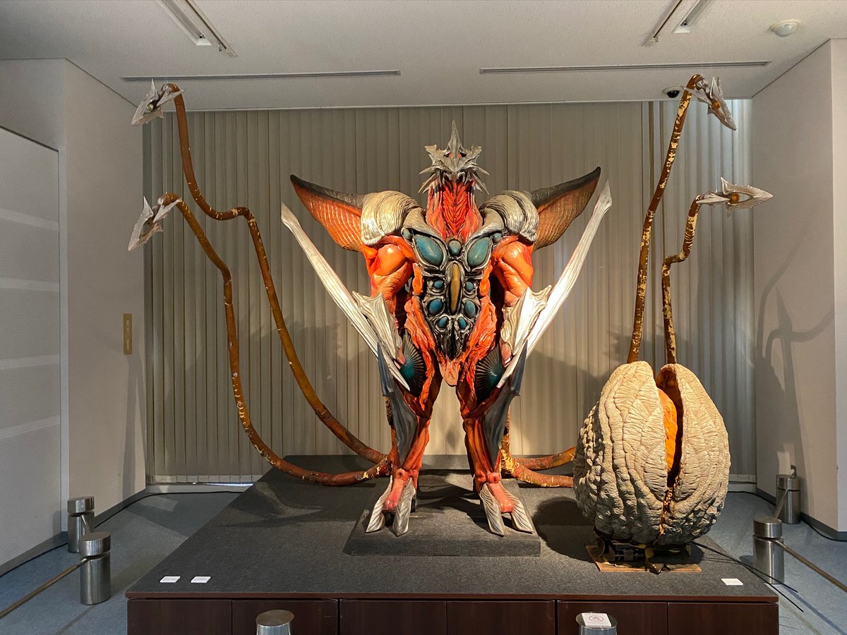 AM21258593's tweet image. ガメラ3邪神覚醒、実はスーツがムキムキマッチョのイリスを見事に痩せ型の怪獣に見せている（カメラワークやCGを駆使して見事に観客を騙し切った）のが本当に凄い

 #ガメラ3