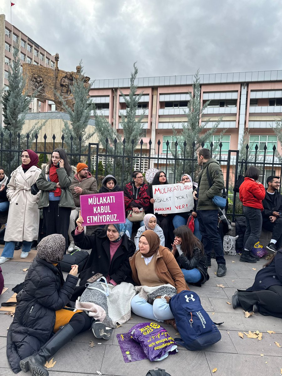 davutsavli_'s tweet photo. Neden mi öğretmenler günü kutlu degil
Mülakatı kaldıracağız diyip kaldırmadığınız için 
Kontenjan dışını atayıp kontenjan içindekini elediğiniz için 
Haktan adaletten bahsedip kul hakkı yediğiniz için 
Hiçbir öğretmenler günü bu kadar buruk geçmemişti.

#ÖğretmenlerGünüKutluDeğil https://t.co/KeIUn53rap
