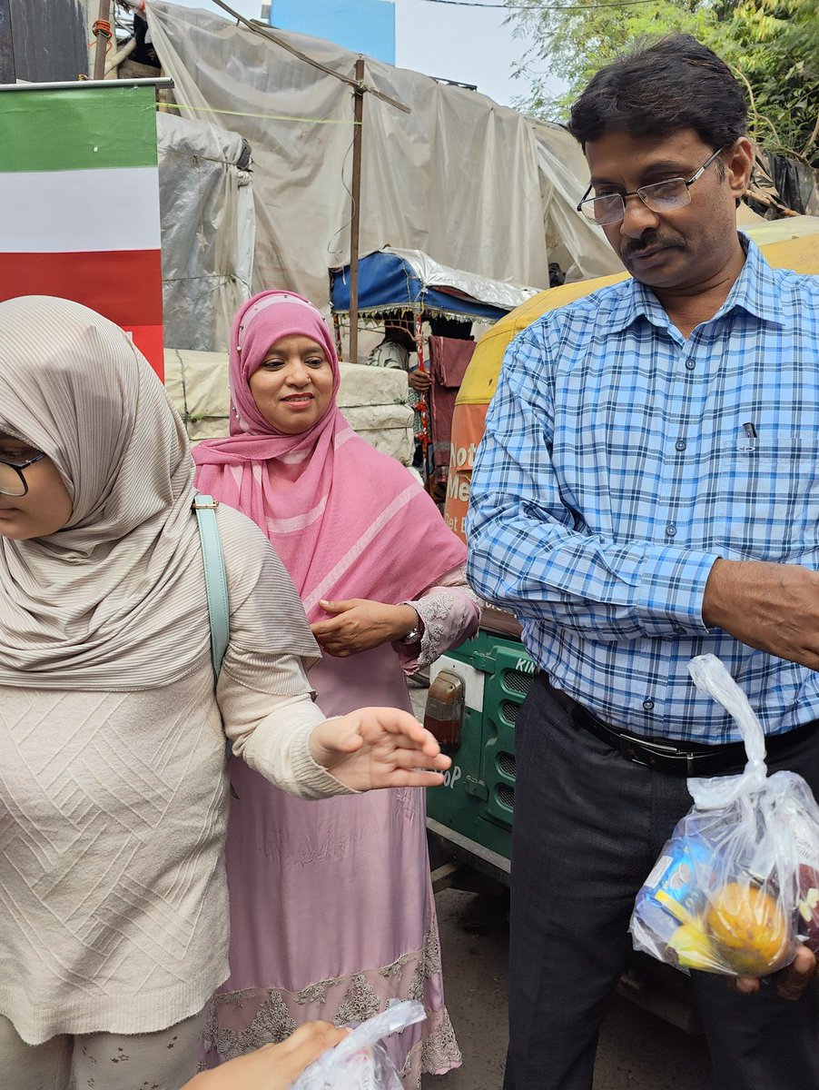 Alhamdulillah food distribution was done today 24.11.2024 at Chittaranjan Hospital kolkata