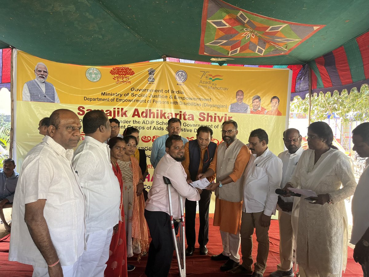 amarhindu's tweet photo. దివ్యాంగులకు ఉపకరణాలు అందించటానికి ఈరోజు ఖైరతాబాద్లో అసె��్మెంట్ క్యాంప్ నిర్వహించాం

కేంద్రమంత్రి కిషన్ రెడ్డి గారి నేతృత్వంలో దివ్యాంగులు బ్యాటరీ సైకిల్ లాంటి 10రకాల వస్తువులు పొందారు

ఇలాంటి పవిత్రమైన కార్యాన్ని నిర్వహించే బాధ్యత ఇచ్చినందుకు @kishanreddybjp గారికి ధన్యవాదాలు https://t.co/mfVhZsXCyn
