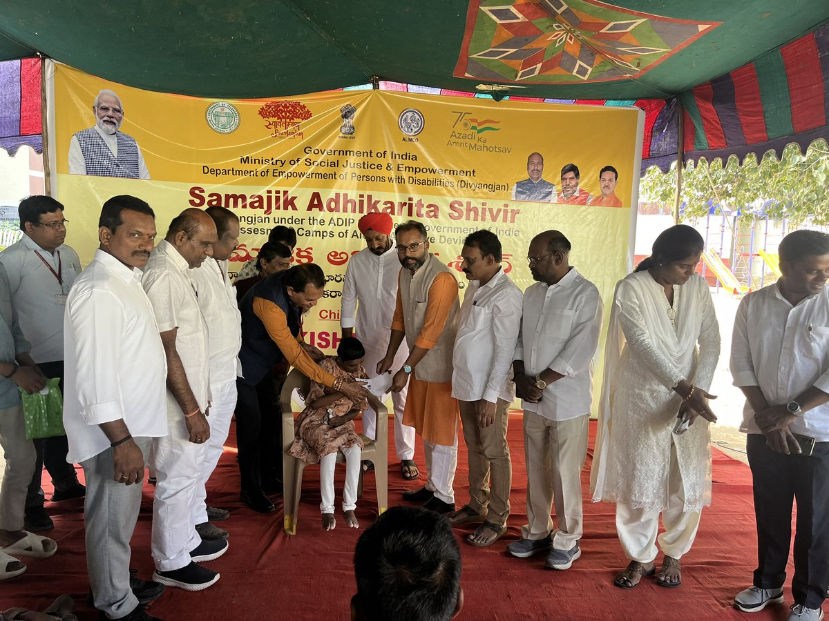amarhindu's tweet photo. దివ్యాంగులకు ఉపకరణాలు అందించటానికి ఈరోజు ఖైరతాబాద్లో అసె��్మెంట్ క్యాంప్ నిర్వహించాం

కేంద్రమంత్రి కిషన్ రెడ్డి గారి నేతృత్వంలో దివ్యాంగులు బ్యాటరీ సైకిల్ లాంటి 10రకాల వస్తువులు పొందారు

ఇలాంటి పవిత్రమైన కార్యాన్ని నిర్వహించే బాధ్యత ఇచ్చినందుకు @kishanreddybjp గారికి ధన్యవాదాలు https://t.co/mfVhZsXCyn