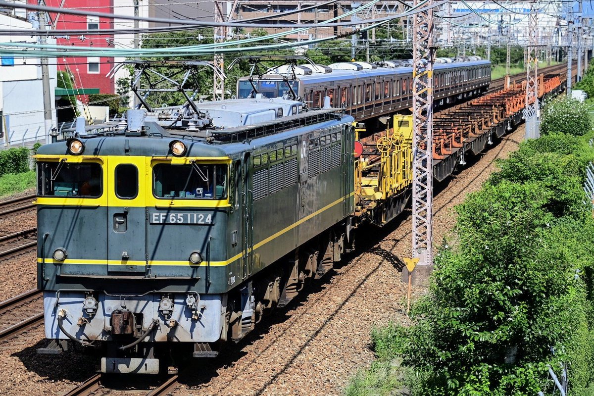 11月24日なのでEF65 1124の写真を。 トワ釜になった時はウソ電を見て