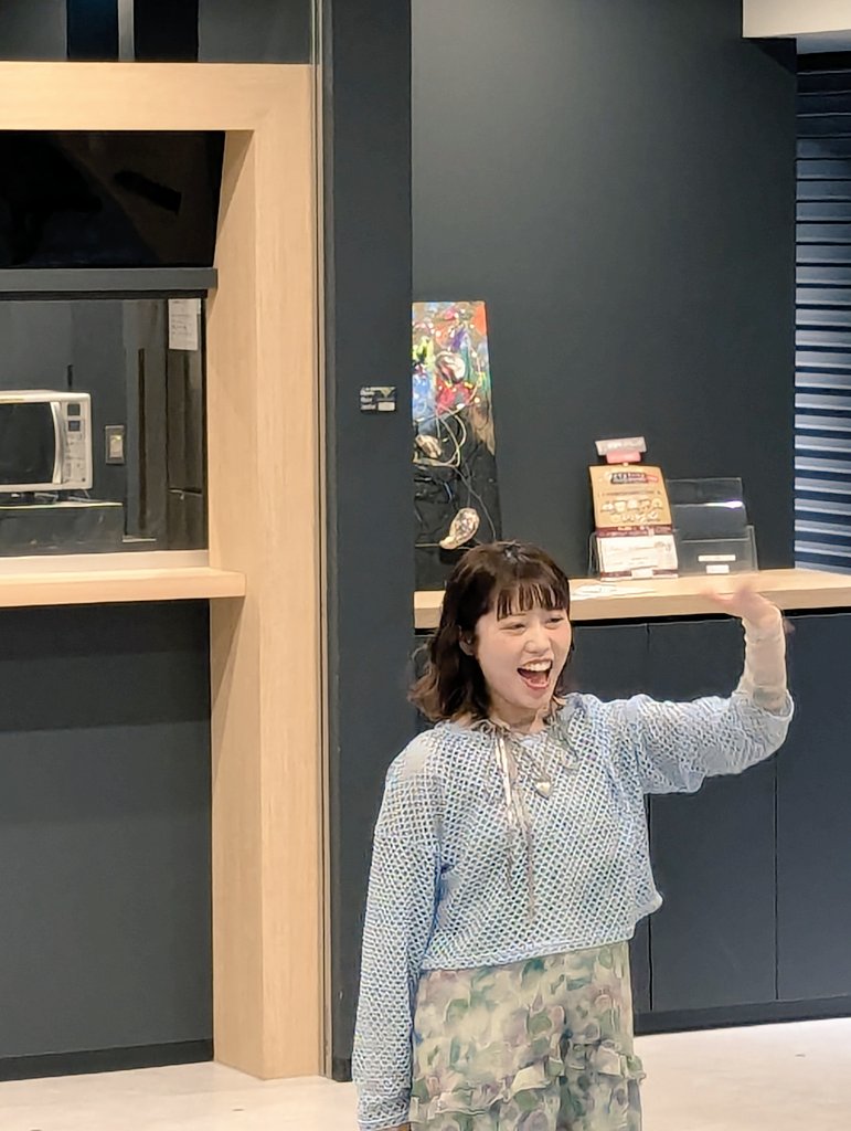 hiroswallow's tweet photo. #香萌萌　を見に
LINKsRING COLLECTION2
予約ライブin紙屋町スウィング 参戦
既に配信で予習してたので
曲と顔が一致してより近く感じた🥰
#香萌萌　の　#GIVE_ME!　
何回聴いてもカッコイイ🥰
もっと大人数で
振りが揃ったら楽しいだろうな👍
#楓子　さんの #吠えろ
拳あげて歌うの楽しすぎワロタ☺️ https://t.co/T3ts5GGTZ6