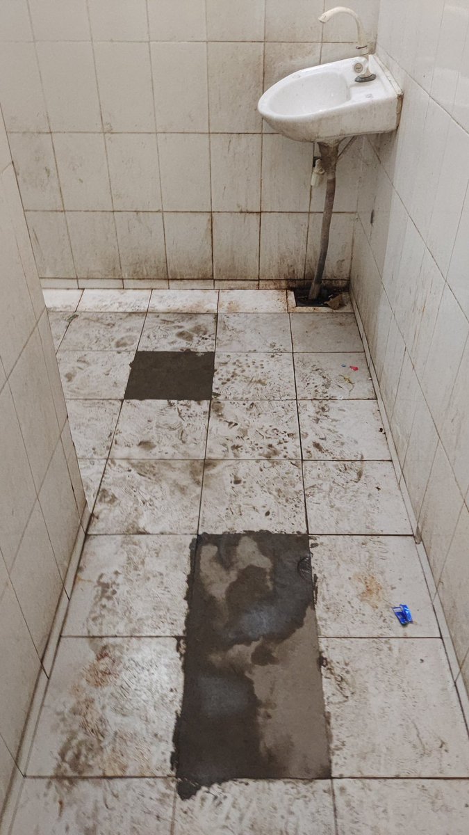 ankit20109's tweet photo. Today I have to return asarva to Jaipur I went toilet Current situation of asarva railway station toilet https://t.co/FR0tLkLauR