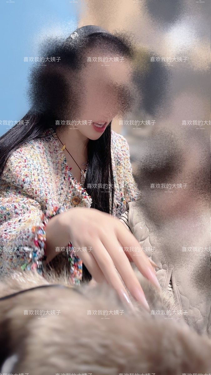 晚上好兄弟们，老婆做饭呢，大姐刚回家
给孩子买了一顶帽子，很可爱
大姐今天打扮的也挺好看的 https://t.co/qMPkpHA9JQ