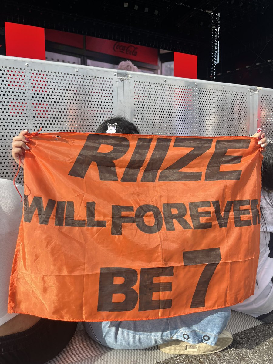 hongcakey's tweet photo. should i say that riize in rolling loud thailand is our redemption era after MAMA LA 

WELCOME RIIZE TO THAILAND 
#RIIZExRollingLoudTH2024 
#WelcomeRIIZEtoThailand 
#BRINGSEUNGHANBACKTORII7E https://t.co/kVI4eD9RSu