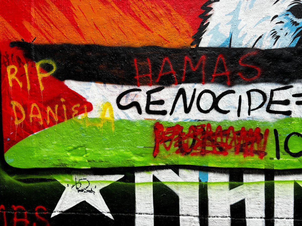 BehreJohanna's tweet photo. Just crossed & fixed pure glorification of antisemitic terror & hate against counter speech in #Berlin #Neukölln #b2411. Rest in peace & power, #DanielaGilboa 🎗️#ReleaseTheHostages https://t.co/3pik3tL1Sg