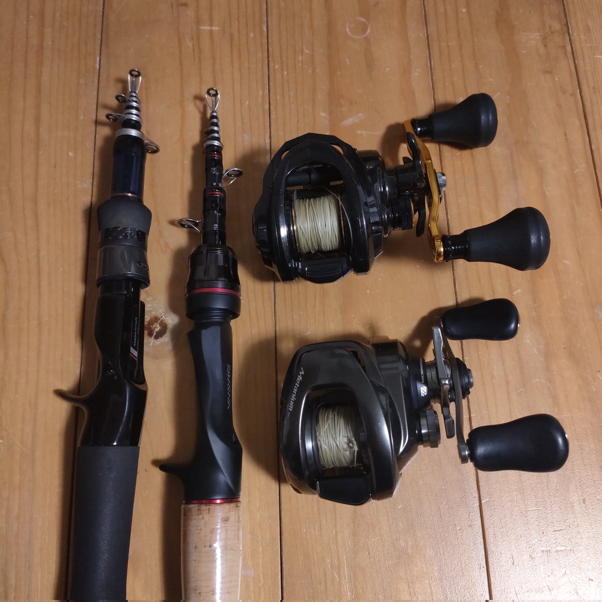 vandeus1967's tweet photo. ナマズ・ライギョシーズンオフ。今年使ったロッドとリールはこれだけ。メンテも終わり来年もよろしく。DAIWA BLAZON MB6106TMHB,MajorCraft BP BASSPARA BXCT705X,AbuROXANI PowerShooter,SHIMANO MetaniumHG(20) https://t.co/WjUZbx7TUi