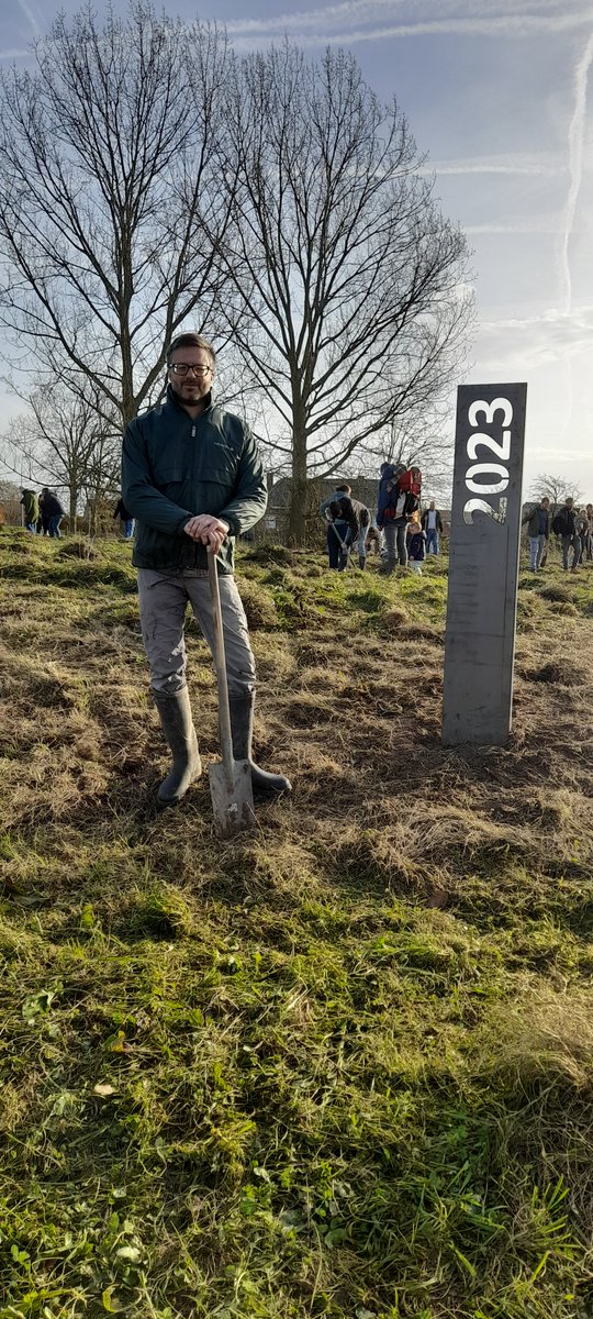 joachimdm's tweet photo. Op post (aan het werk) bij de aanplanting van het geboortebos te Aspelare, #Ninove van #Natuurpunt @NpNinove  en de @stadNinove  De geboortejaren 2023, 2022 en 2021 komen vandaag langs. https://t.co/7LT8xckUeO