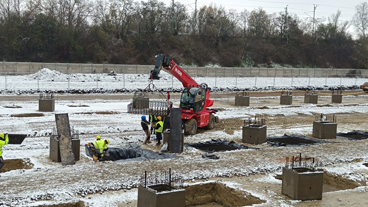 sarhegyiistvan's tweet image. Even in the freezing cold #wedoit 💪

The largest space industrial construction of Hungary’s history is on its way! 🇭🇺

#Remtech
#4iGSpaceandDefenceTechnologies
#Remred  
#Martonvásár
#SpaceMAIT