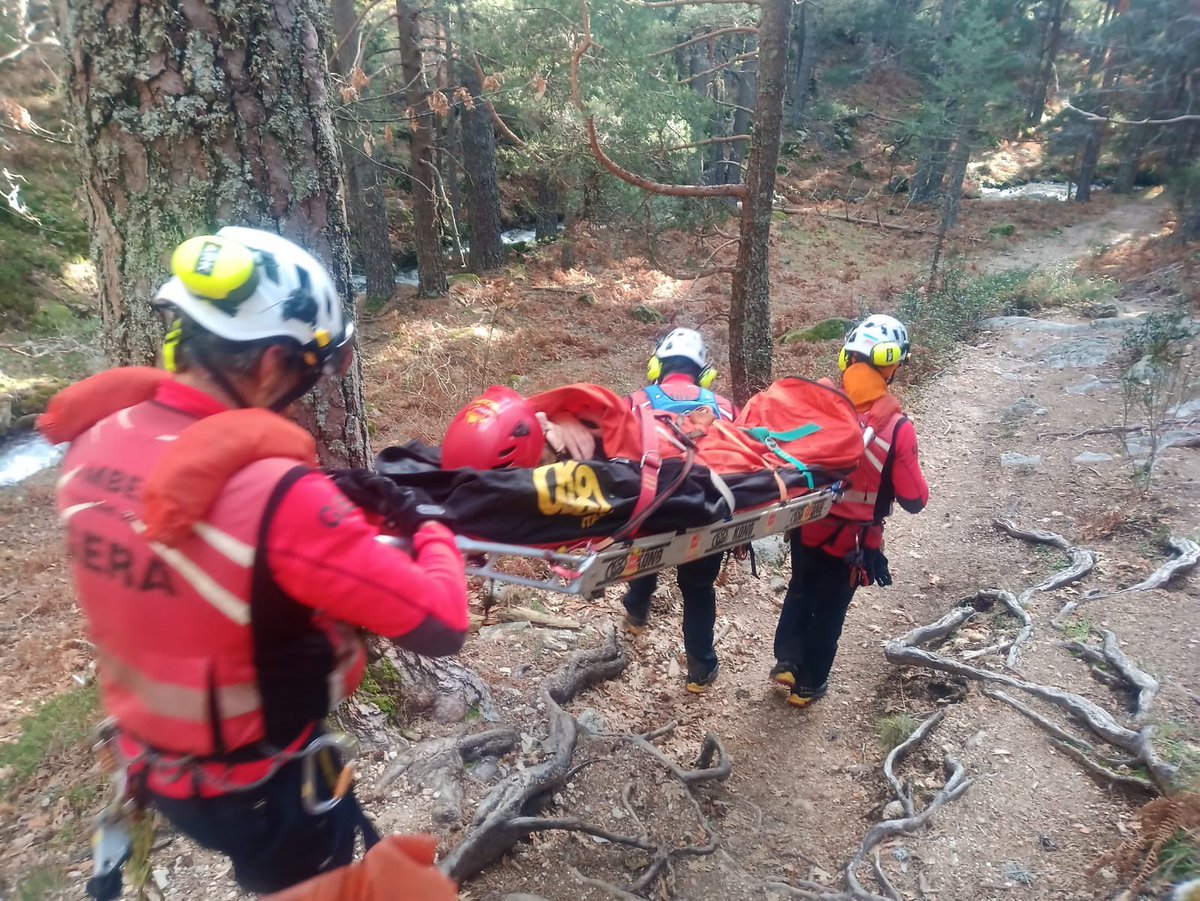 Si vas a la montaña, no lo olvides:

✔Nunca vayas sólo. Siempre en grupo.

✔Lleva ropa de abrigo y agua y alimentos. El tiempo cambia con mucha facilidad.

✔No olvides cargar el móvil antes de emprender la ruta.

+ Info: c.madrid/m5zir

#GERA
#BomberosCM
#ASEM112