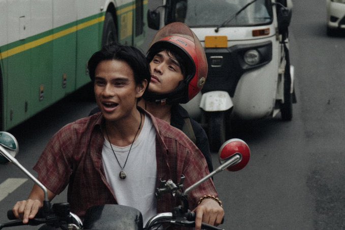 BLUPDATE2022's tweet photo. PHILIPPINES | The upcoming film 'At least We Had This Moment' announces Andre Miguel and Raven Rigor (FRACTURE) as Vince and Dino, respectively!

#AtLeastWeHadThisMoment follows Dino, a young photographer, and his stanger guideVince as they navigate the city's aged architecture, forging a connection against the urban backdrop.

Premieres in 2025.