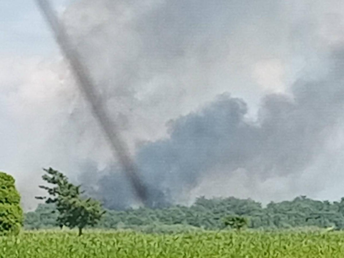 zawmoethant71's tweet photo. The military council's troops has been burnt down 3 villages in west part of #MatTara Twp Mandalay Div &amp; looted local's belongings incl kettle.

https://t.co/8joouOgXOL
#2024Nov24Coup
#Airbusted
#AirBus2AirStrikes 
#WhatsHappeninglnMyanmar https://t.co/tgkyFKIhhU