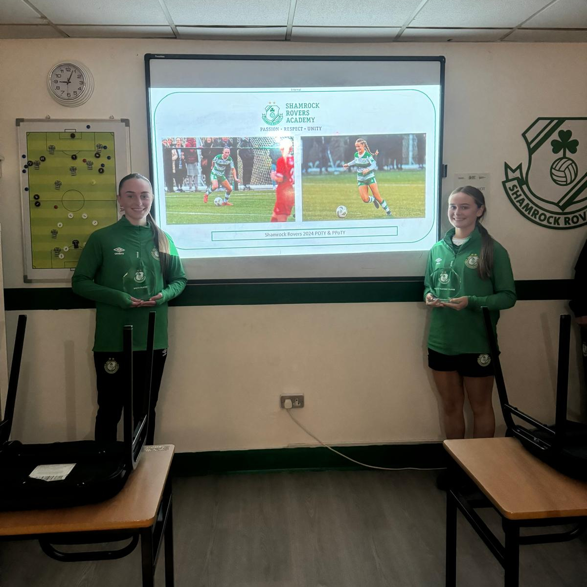 Our Women's Academy sides held their end of season Awards this weekend ☘️

𝐖𝐔𝟏𝟕
Players' Player of the Year - Laura Fanning
Player of the Year - Sorcha Melia

𝐖𝐔𝟏𝟗
Players' Player of the Year - Ciara Whyte
Player of the Year - Amy Byrne

Congratulations to all 👏