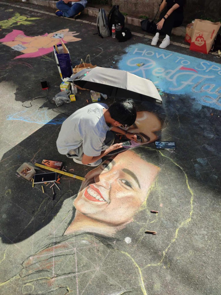 titasofdonbelle's tweet photo. And #MattCha was spotted on Session Road in Baguio!

A big thank you to the talented artist @trickzjames and your team for creating this eye-catching chalk art. We truly appreciate your work! 👨🏻‍🎨

#HTSARF streaming on Viu this November 25, 2024. 🚩

#DonBelle
#AlwaysWithDONBELLE https://t.co/hexGjwTDjE