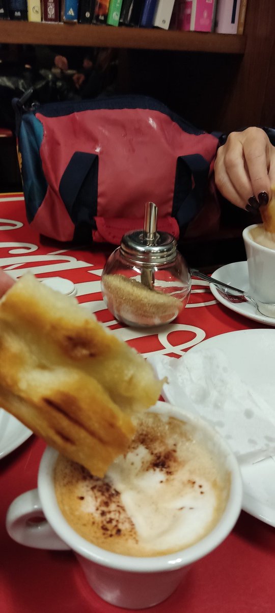 simo_valenti's tweet photo. DAGGHE ZENA, che la focaccia sia propizia
#GenoaCagliari https://t.co/QASt62qM6l