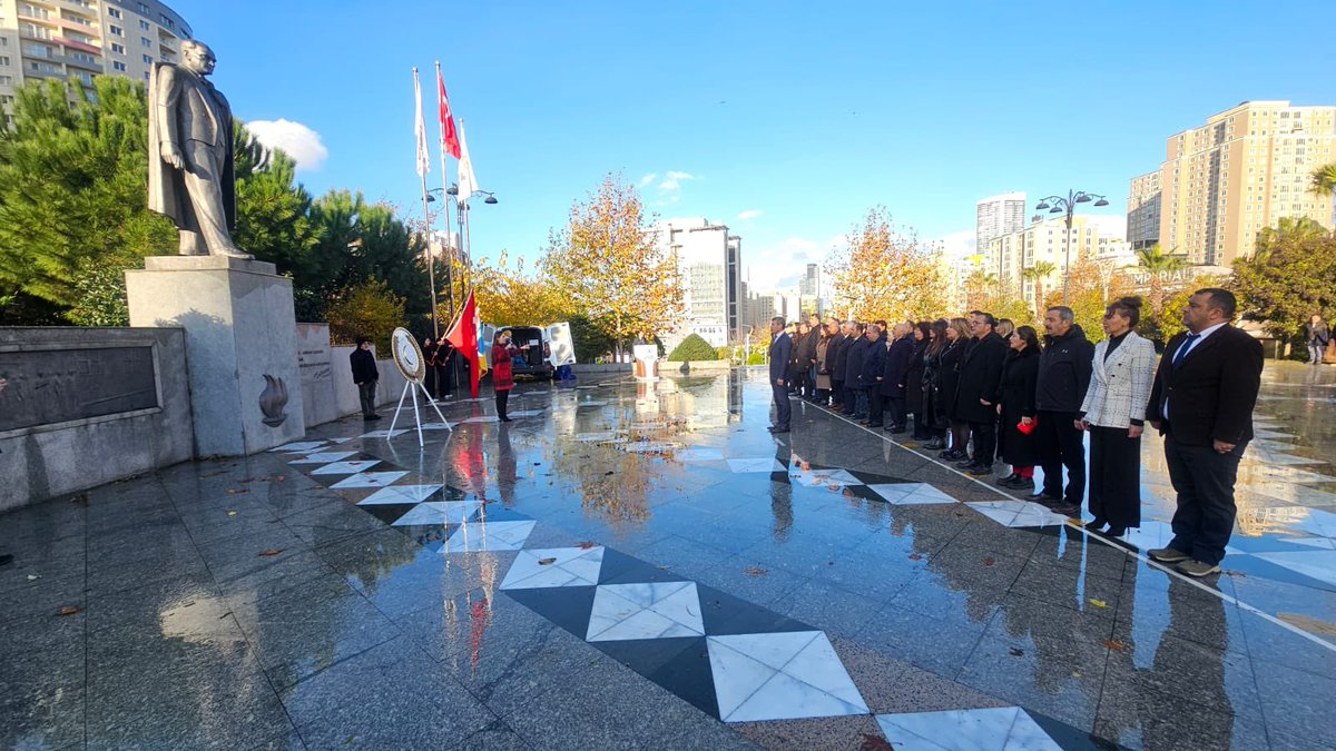 AtasehirMEM's tweet photo. İlçe Millî Eğitim Müdürümüz İsmail Yıldırım, 24 Kasım Öğretmenler Günü dolayısıyla Ataşehir Cumhuriyet Anıtı'na çelenk sundu.

#gelecekbizizbizöğretmeniz

@tcmeb @Yusuf__Tekin @istanbulilmem @MucahitYentur @iyildirim58 https://t.co/YPZuawbygf