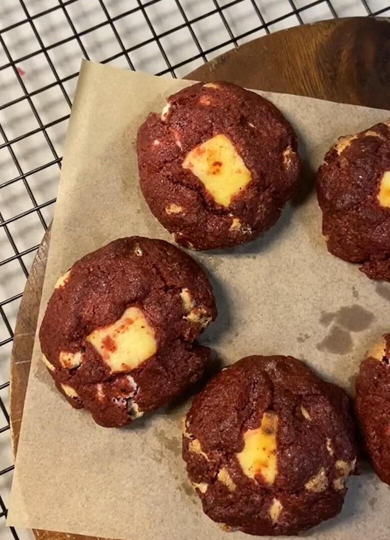 homevsfastfood's tweet photo. [Homemade] Red velvet cookies
👉 https://t.co/J4kfnLdrNE
#RedVelvetCookies #BakingFromScratch #HomemadeTreats #CookieLove #DessertGoals #homecooking #food #recipes #foodpic #foodie #foodlover #cooking #hungry #goodfood #homecookingvsfastfood https://t.co/eO6O5FWpMM
