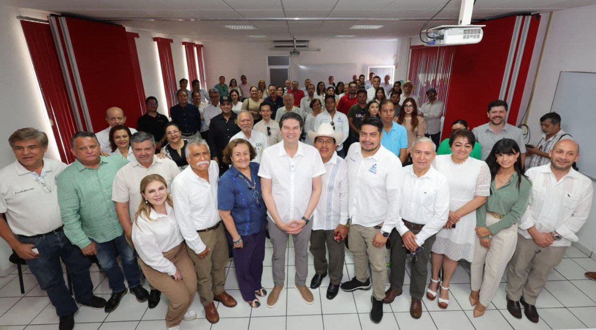 Empresarios del Puerto de Lázaro Cárdenas y el Presidente <a href="/AlfonsoMtz_Mx/">Alfonso Martínez</a> se reunieron para cerrar filas y atraer inversión, destacaron la importancia de trabajar juntos. 🤝

#MoreliaBrillaMás✨
