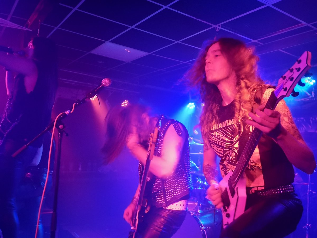 andybluemc's tweet photo. 3 British rock bands performing brilliant sets last night. Rock n Roll still in great shape. #Tailgunner #Rattlebacks #ToledoSteel. https://t.co/wHwFiUqyIX