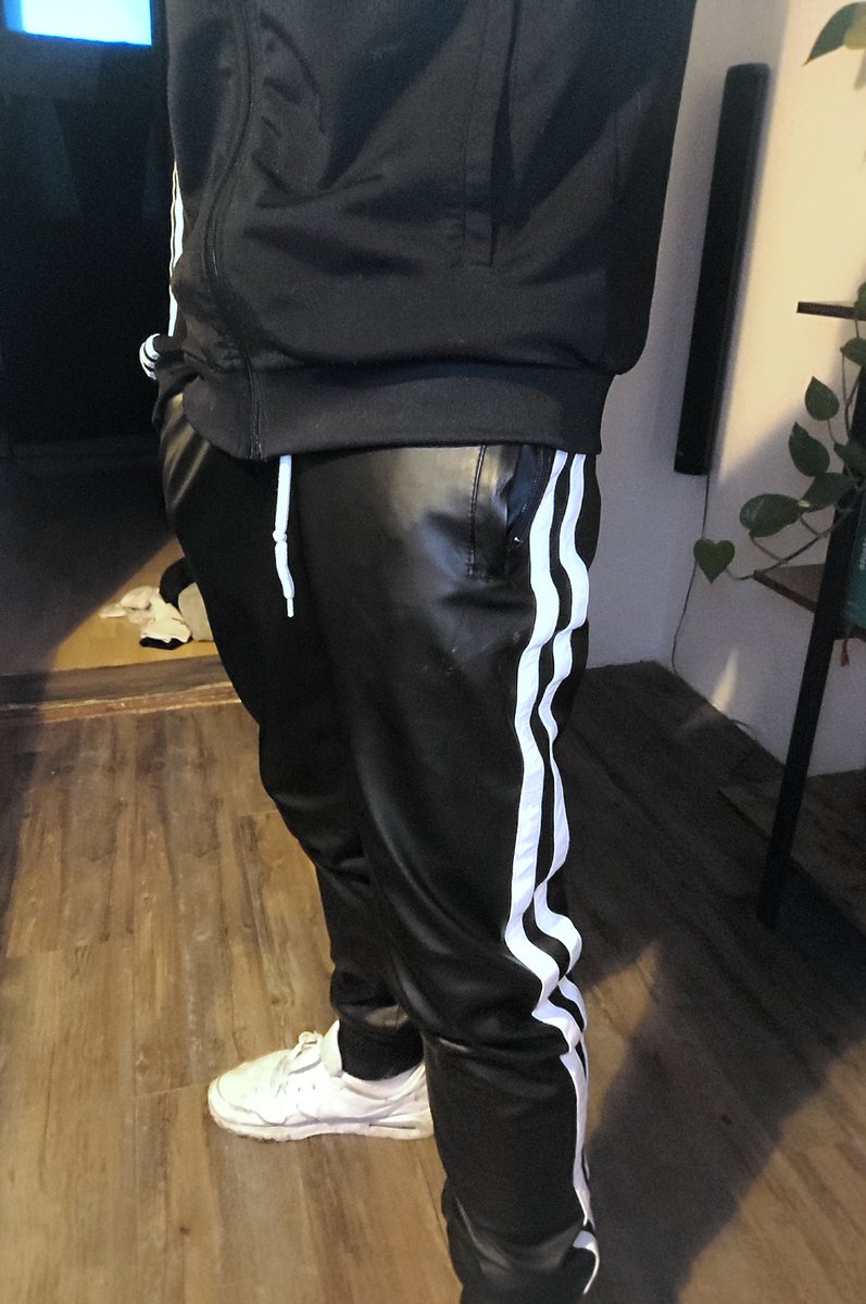 I already said that but these kinky pants are by far my warmest, so i am wearing them all day, also outside now 😬😂