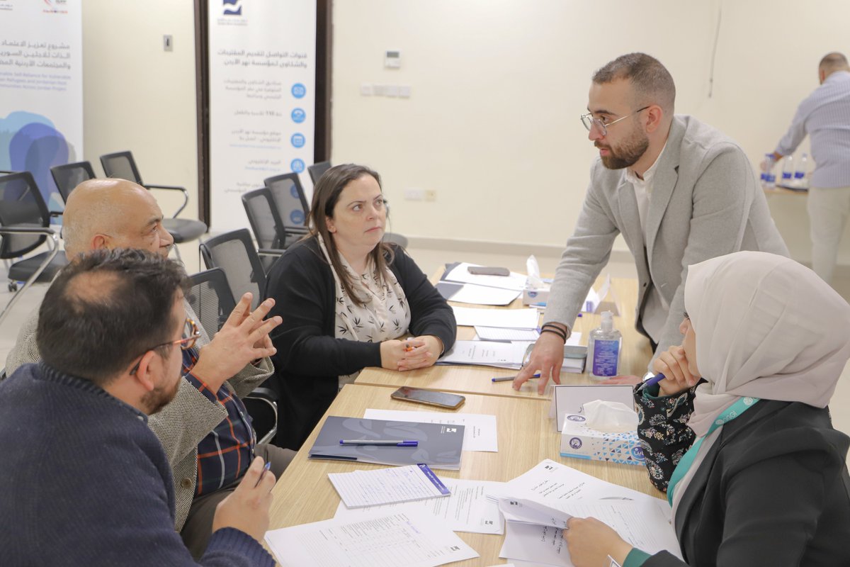 jordanriverfdn's tweet photo. مستفيدي مشروع "تعزيز الاعتماد على الذات للاجئين السوريين والمجتمعات الأردنية المضيفة" خلال عرضهم لأفكار مشاريع صغيرة سيتم تمويلها لخلق فرص عمل في محافظات المشروع المستهدفة. تنفذ المشروع نهر الأردن في عمّان، وإربد، والمفرق، والعقبة بتمويل من ال @RDPPME .
#JRF
#JRCEP https://t.co/kv4XSeEIkv