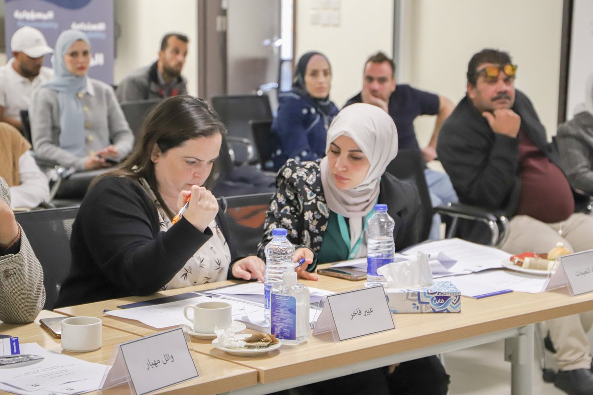 jordanriverfdn's tweet photo. مستفيدي مشروع "تعزيز الاعتماد على الذات للاجئين السوريين والمجتمعات الأردنية المضيفة" خلال عرضهم لأفكار مشاريع صغيرة سيتم تمويلها لخلق فرص عمل في محافظات المشروع المستهدفة. تنفذ المشروع نهر الأردن في عمّان، وإربد، والمفرق، والعقبة بتمويل من ال @RDPPME .
#JRF
#JRCEP https://t.co/kv4XSeEIkv