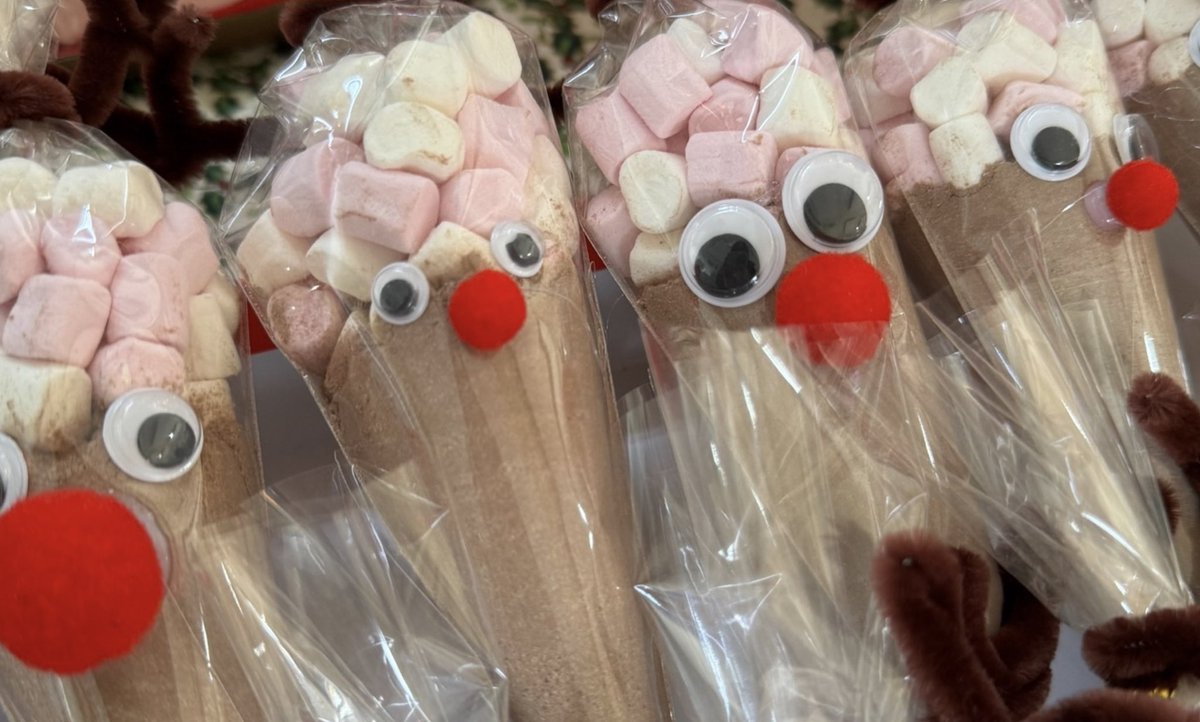 HowdenSchoolMFL's tweet photo. Congratulations to Neve and Amelie who have been fundraising for @campperu with a stall at the village fayre. We also have over £350 raised in the Communal Fundraising for transport. Please add a donation if you can https://t.co/veF1ddRCpi @ConsortiumTrust @HowdenSchool #howden https://t.co/DP8jbGGPFZ