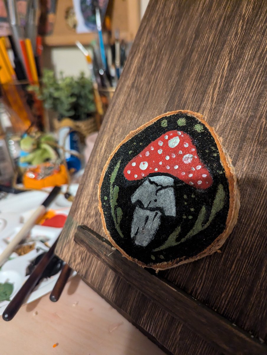 abiebaileyx's tweet photo. I have been busy painting 👀 

College has been kicking my arse recently, but I'm slowly getting back into the flow. The strangest thing is we are almost half way through the whole course. Only 4 more units to go https://t.co/bUM2mllubO