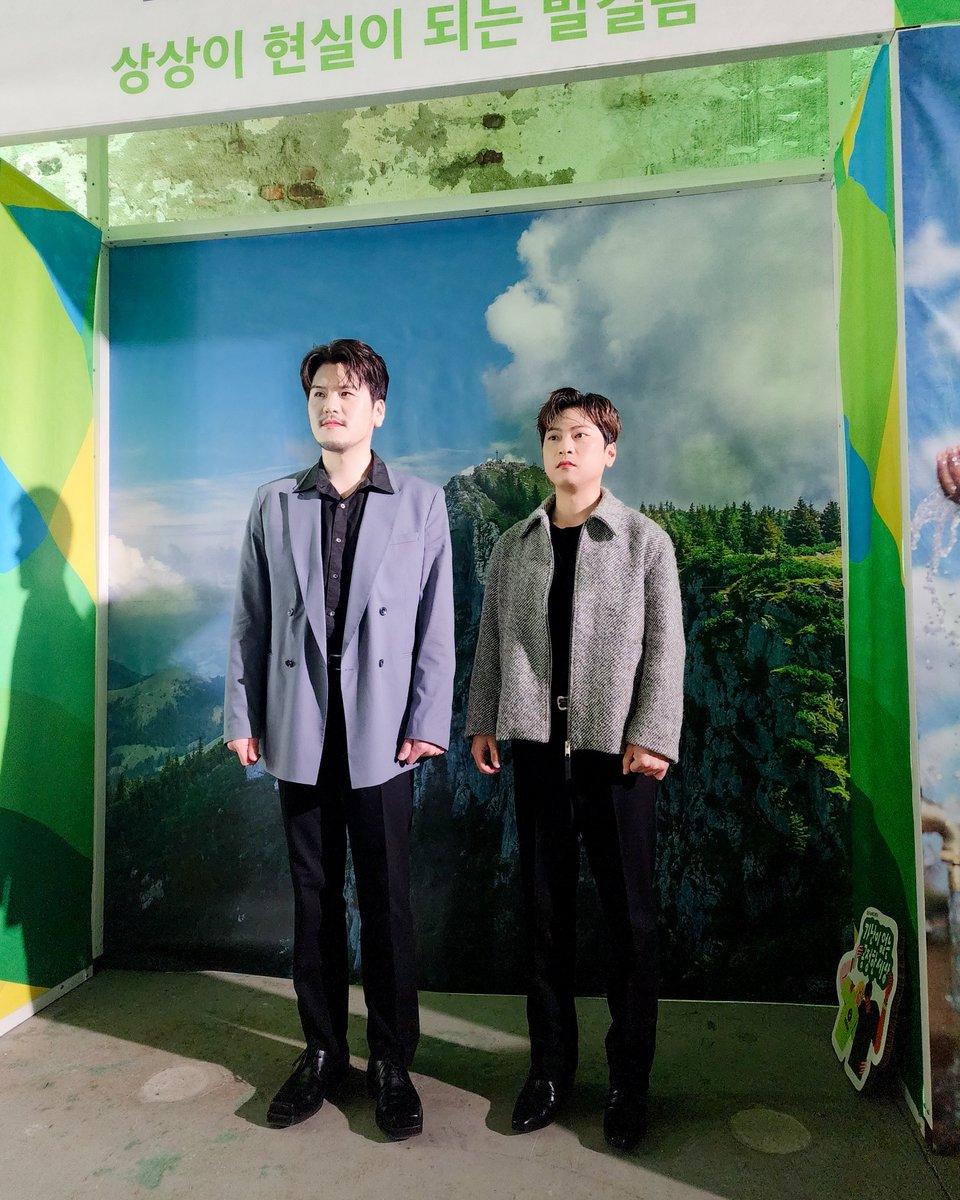official_lapoem's tweet photo. #LAPOEM
옥스팜 <POWER OF PEOPLE> 미니 콘서트

옥스팜 팝업스토어 덕분에
의미 있는 체험 활동을 많이 해봤어요❤️
새로운 사실도 알 수 있는
의미 있는 시간이었습니다🫶

오늘 진행한 미니 콘서트는
12월 24일에 MBC every1에서 볼 수 있으니
많은 관심 부탁드립니다❗️

#라뷰 #옥스팜
#유채훈 #박기훈 #최성훈 #정민성 
#YouChaehoon #ParkKihun 
#ChoiSunghoon #JeongMinseong