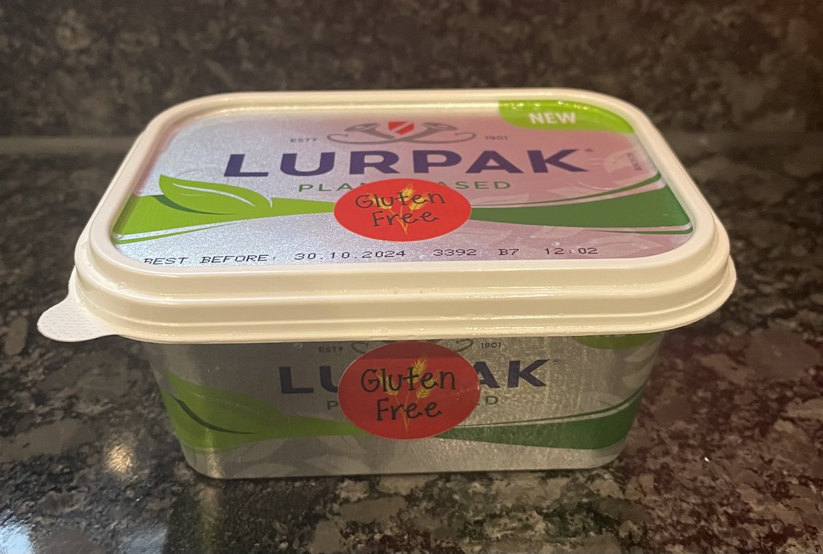 GillianSurgey's tweet image. When you’re solo #Coeliac in home you do things like this to make life easier for Mr S &amp;amp; family/friend visitors. #CrossContamination is serious so visual reminders are helpful &amp;amp; failsafe…or so you’d think.
 “Did you just use my butter, Mr S?” 😫😤
#Toast
#TooBusySpinningDits